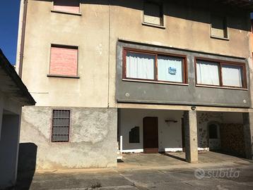 Porzione di casa con box doppio