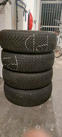4 gomme invernali Pirelli Cinturato 185/65 R15 88T