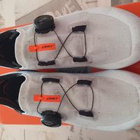 Scarpe bici da strada.