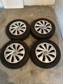 Set gomme invernali con cerchi da 15”