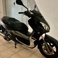 Yamaha X-Max 250