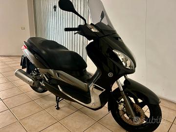 Yamaha X-Max 250