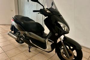 Yamaha X-Max 250