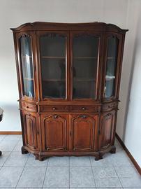 vetrinetta, angoliera e tavolo