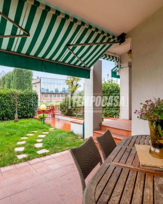 VILLA DI TESTA IN ZONA PARCO CON GIARDINO PRIVATO,