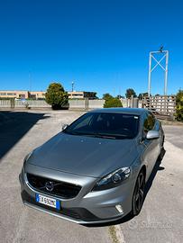 Volvo v40 R design momentum
