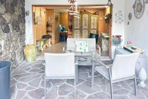 Casa indipendente con piscina a Postal