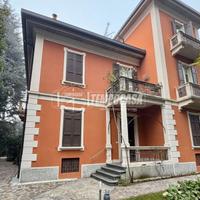 Trilocale di charme in contesto d'epoca con giardi