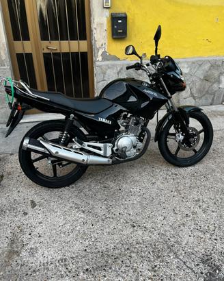 Yamaha YBR 125 - 2014 - Solo 4.000 km