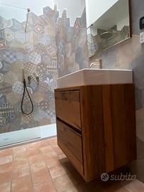bagno sospeso con spacchiera rovere vecchio
