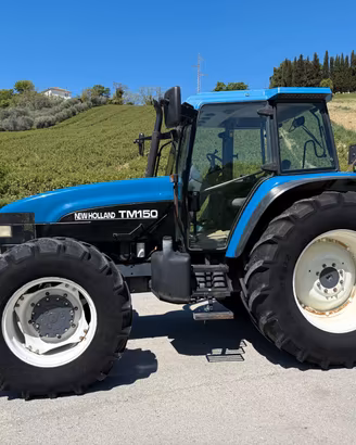 New Holland TM 150 sollevatore e pto anteriore