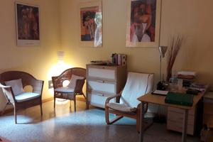 Stanza in studio di psicoterapia Roma