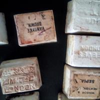 Tavolozza e contenitore colori in ceramica