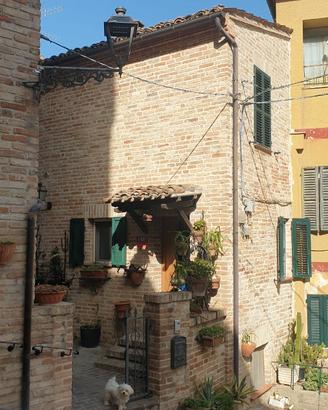 MONTEDINOVE Casa indipendente con veranda regolare