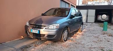 OPEL AGILA IN BUONO STATO MAI INCIDENTATA