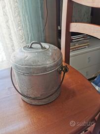 Antico contenitore per alimenti in alluminio