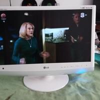 TV / MONITOR 22  pollici   LED    LG modello Flatr