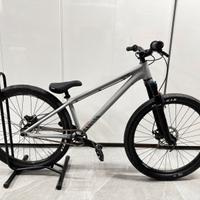 Canyon Stitched 360 bici dirt pump track