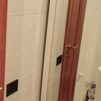 Colonna bianca anta a specchio e ripiani interni