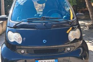Auto "Smart Brabus" pratica e facile da guidare