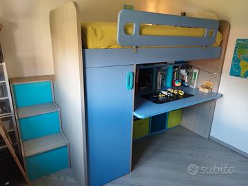 Letto singolo a soppalco con mobiletti integrati
