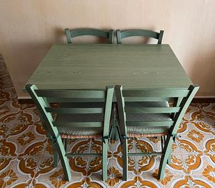 set tavolo e 4 sedie in legno