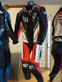 tuta in pelle da moto