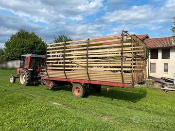 Rimorchio autocaricante agricolo Fella Targato