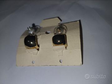 Orecchi a mezzo cerchio   e ( con canna da fucile