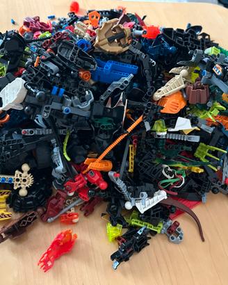 Lego smontato diversi personaggi