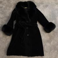 Cappotto montone con collo e polsini in viso e