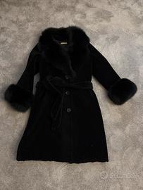 Cappotto montone con collo e polsini in viso e