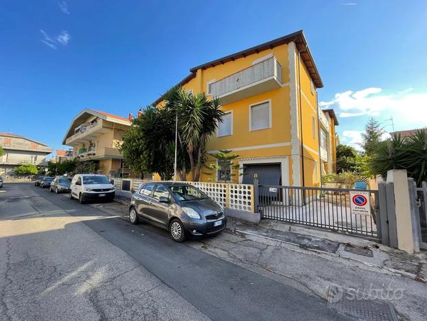 PORZIONE DI PALAZZINA CON INGRESSO AUTONOMO