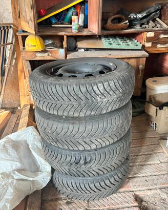 4 gomme all season  con cerchi in ferro inclusi