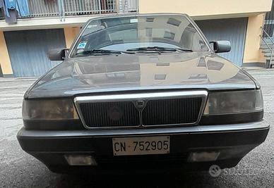 LANCIA THEMA  uto