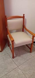 sedia poltrona con imbottitura bianca