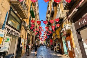 4 LOCALI A NAPOLI
