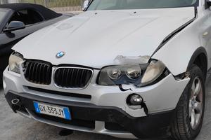 BMW x3 sinistrata marciante