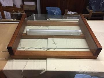 Tavolo luminoso artigianale con neon