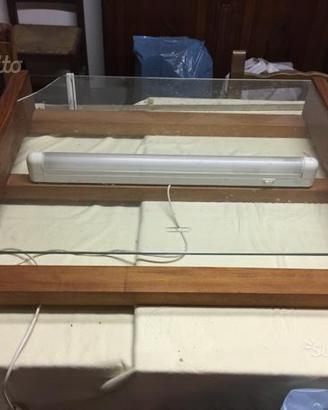 Tavolo luminoso artigianale con neon