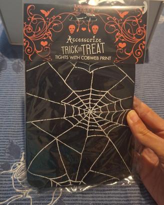 Collant neri con ragnatele per Halloween