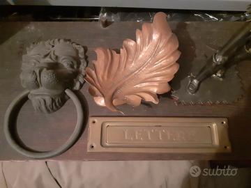 Vecchi oggetti d'epoca in rame e ferro battuto