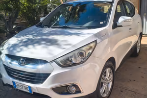 HYUNDAI  IX 35 con gancio traino