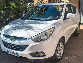 HYUNDAI  IX 35 con gancio traino