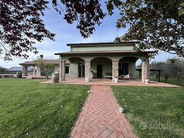 Villa a San Vincenzo