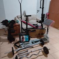 Attrezzi da palestra-cyclette-pesi- bilanciere