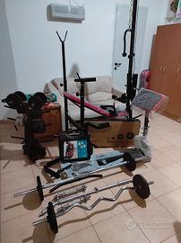 Attrezzi da palestra-cyclette-pesi- bilanciere
