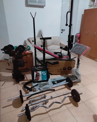 Attrezzi da palestra-cyclette-pesi- bilanciere