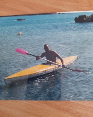 Canoa mare lago fiume 