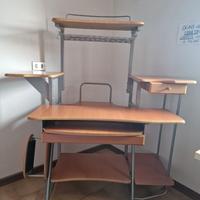 Tavolo per Computer da lavoro.